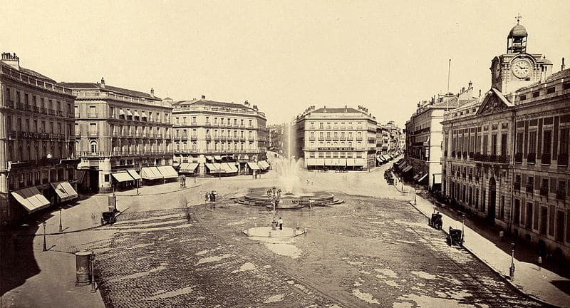 800px-puerta_del_sol_laurent_detalle