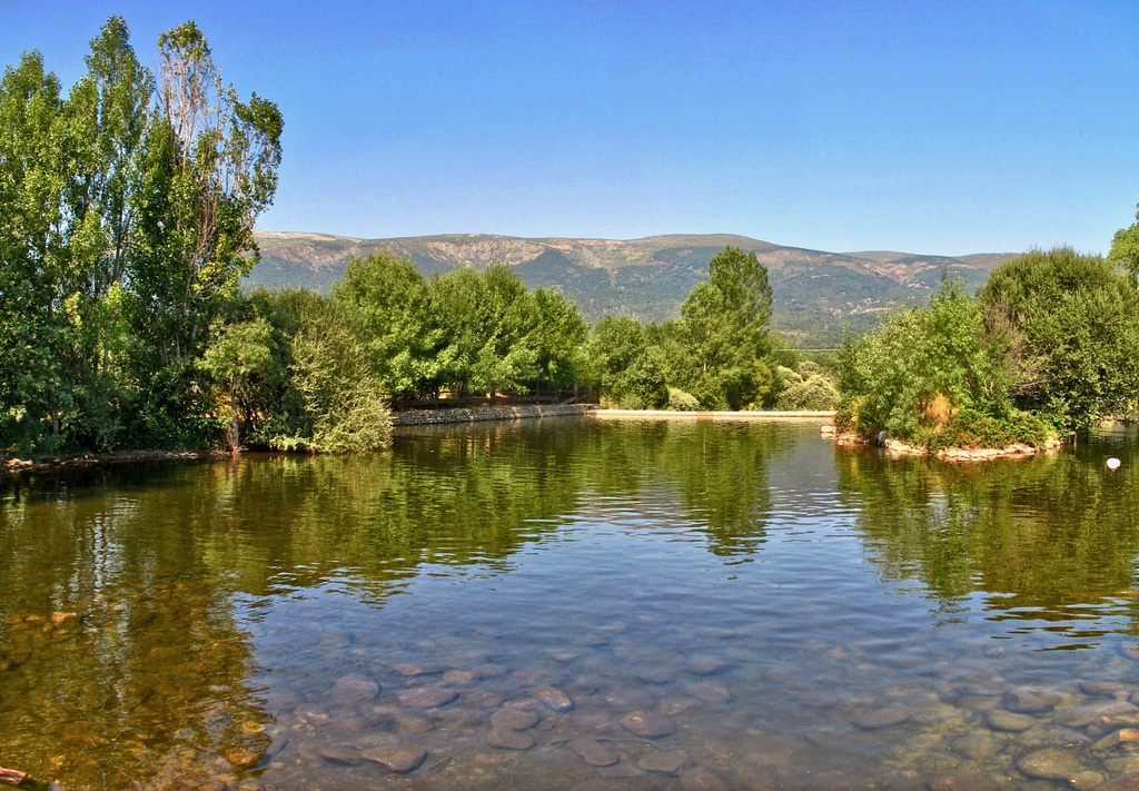 Piscina natural verano Madrid Presillas de Rascafria
